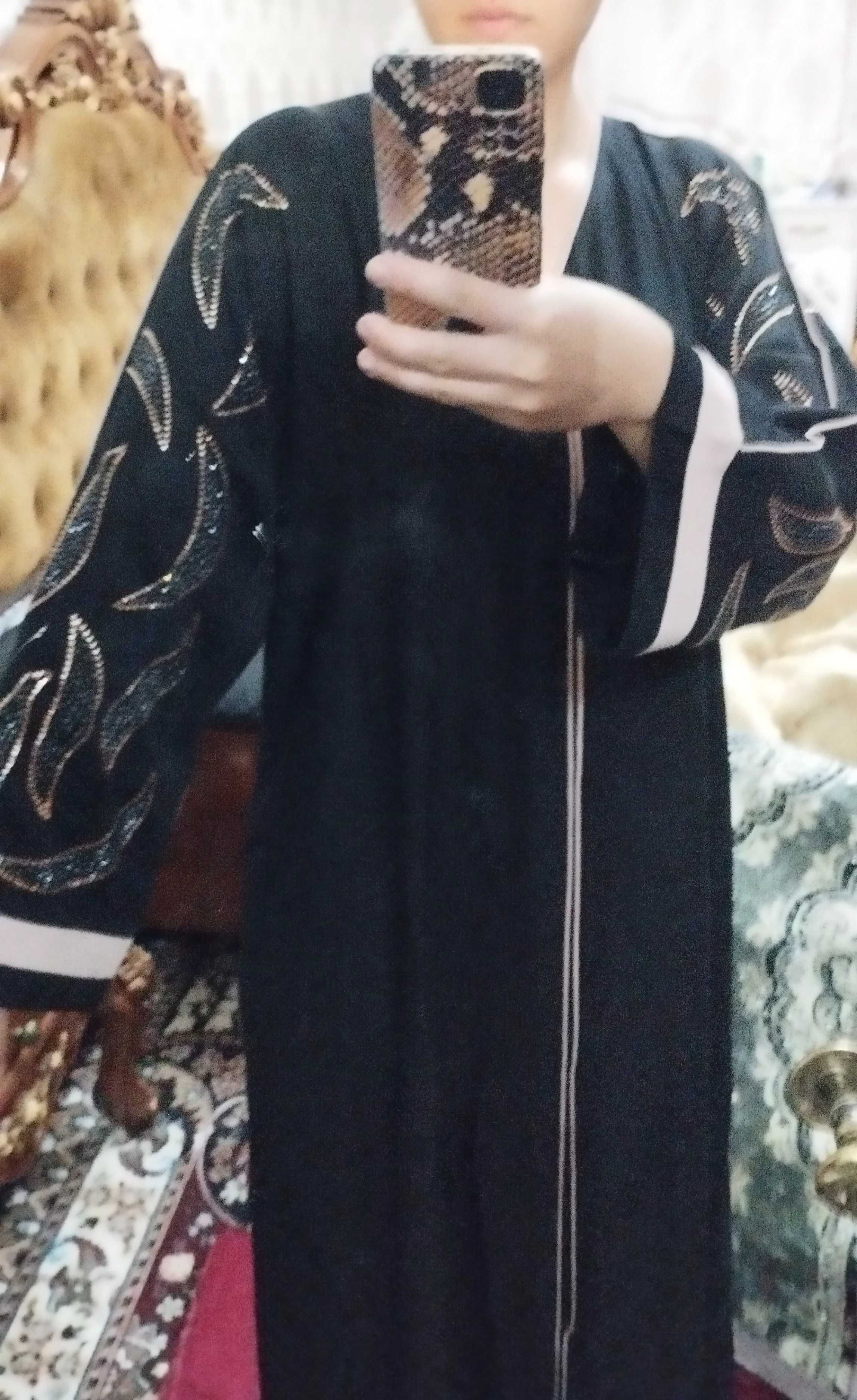 Abaya  umradan keltirilgan romoli bilan