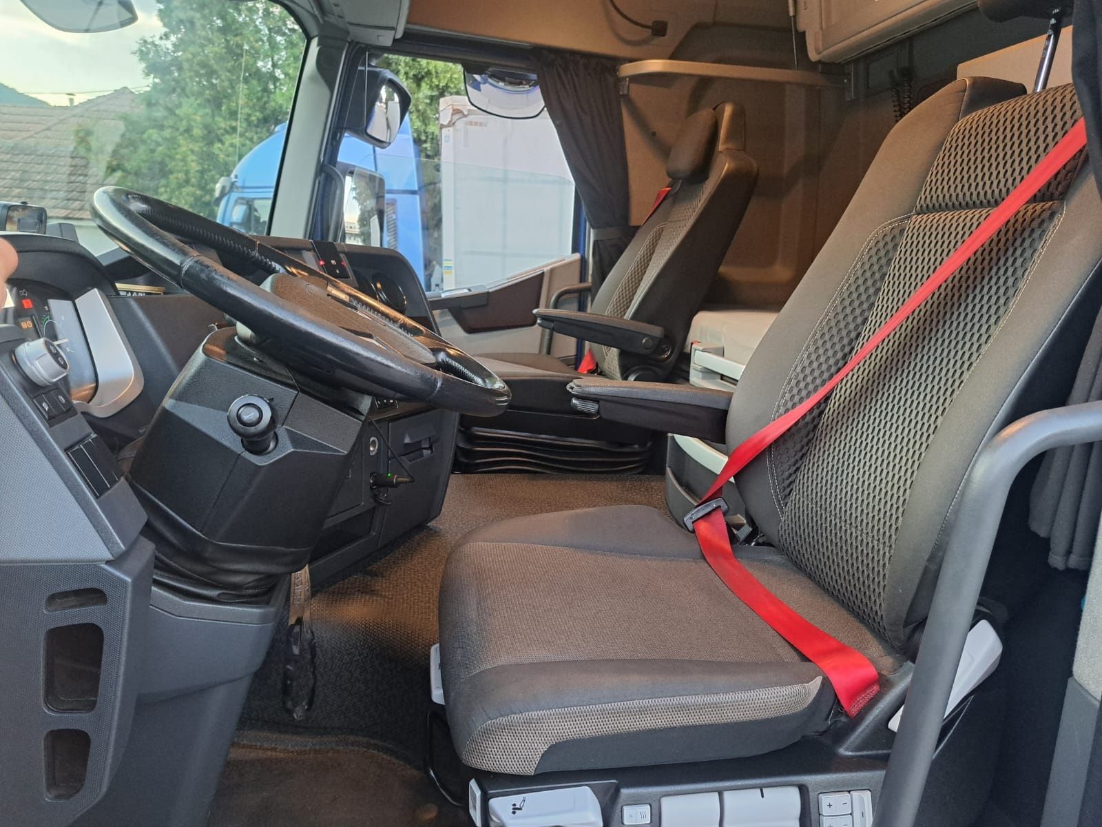 Transportor auto Renault + Kassbohrer Metago full