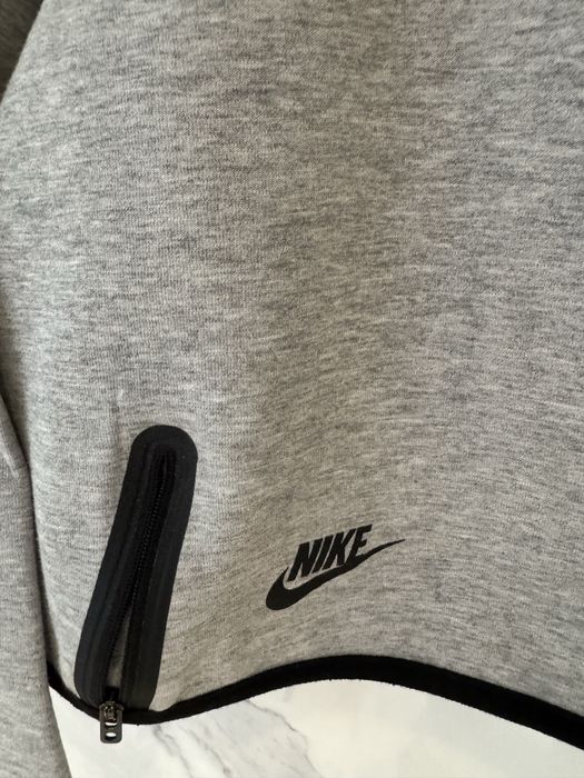 Суитшърт на Nike с качулка и цип в размер XS цвят сив