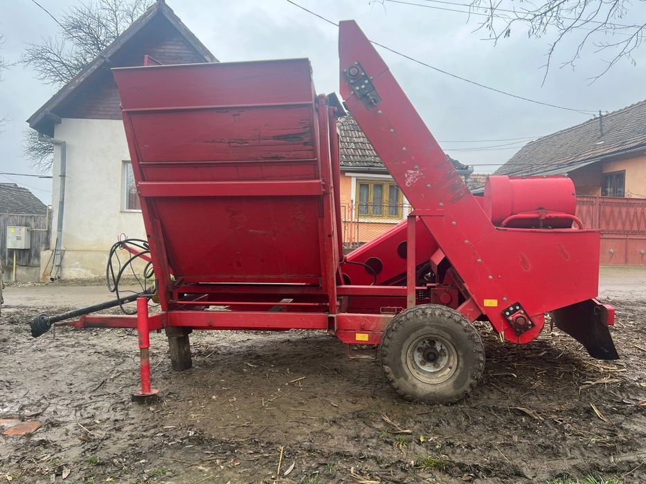 Vând culegatoare de porumb SIP TORNADO 40 EOL-8V