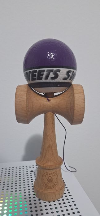 Kendama Sweets Starter mov. Grip sticky paint impecabil. Amped shape.