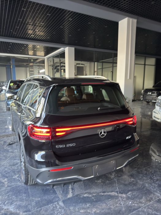 Mercedes-Benz  Eqb  260
