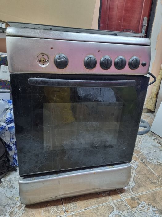 Продам газовую плиту