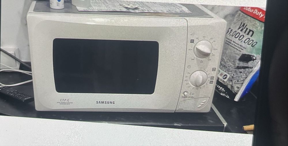 Микроволновка Самссунг в рабочем состоянии