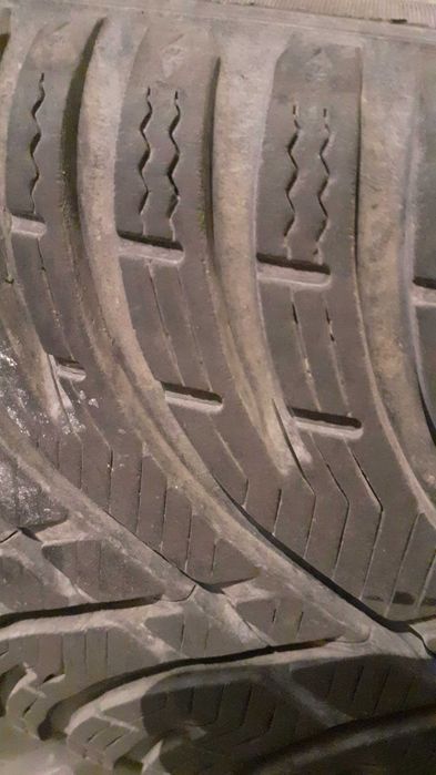 Четири зимни гуми