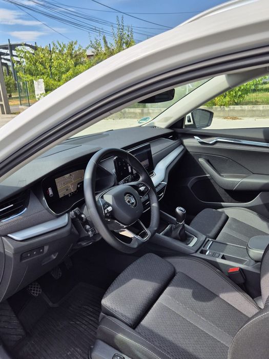 Skoda Octavia Faruri Matrix, 2.0 diesel-2021-150 CP-Bord Virtual