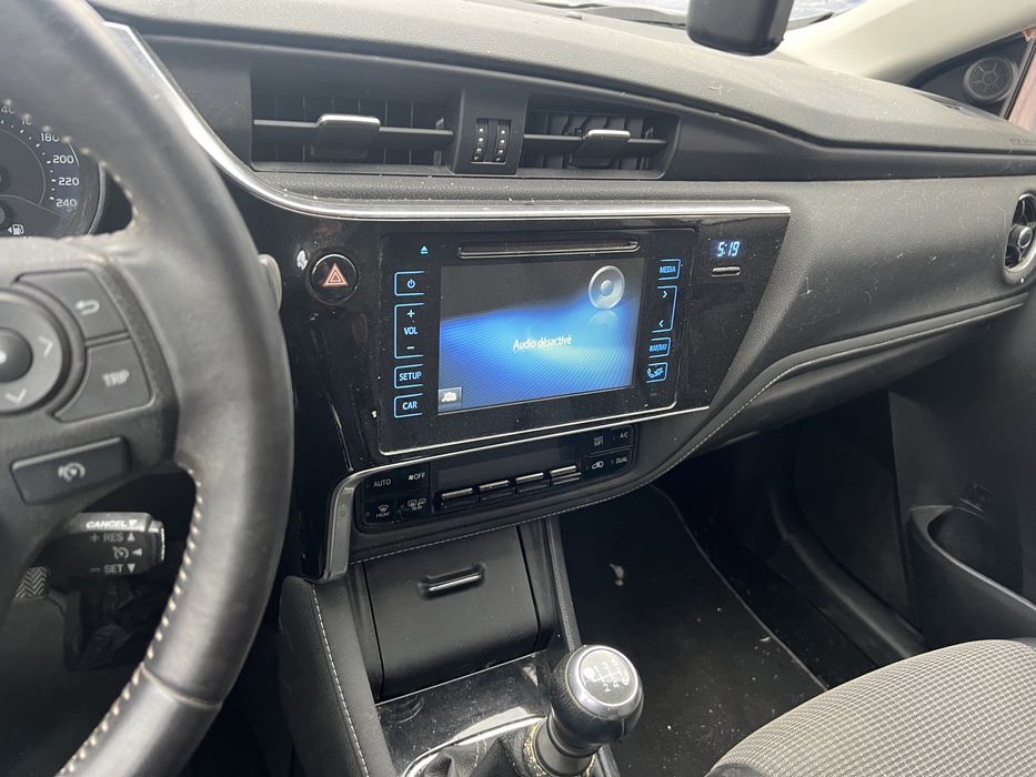 Toyota Auris 1.6 D-4D на части
