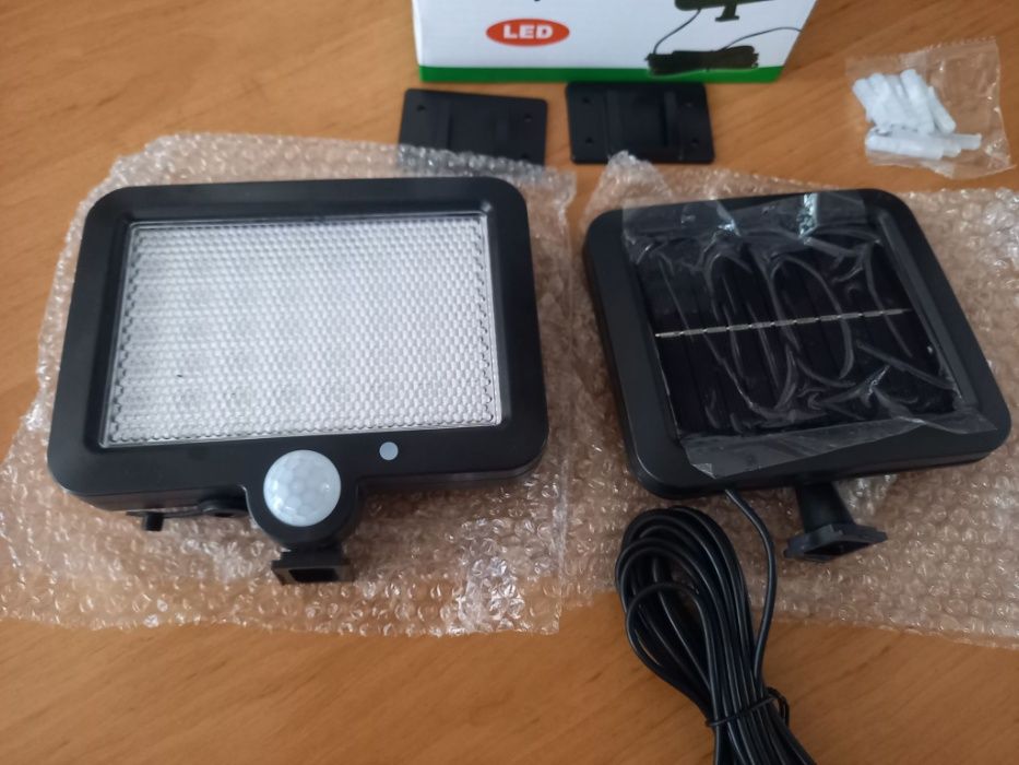 Мощна соларна лампа с три режима на работа и фотоклетка