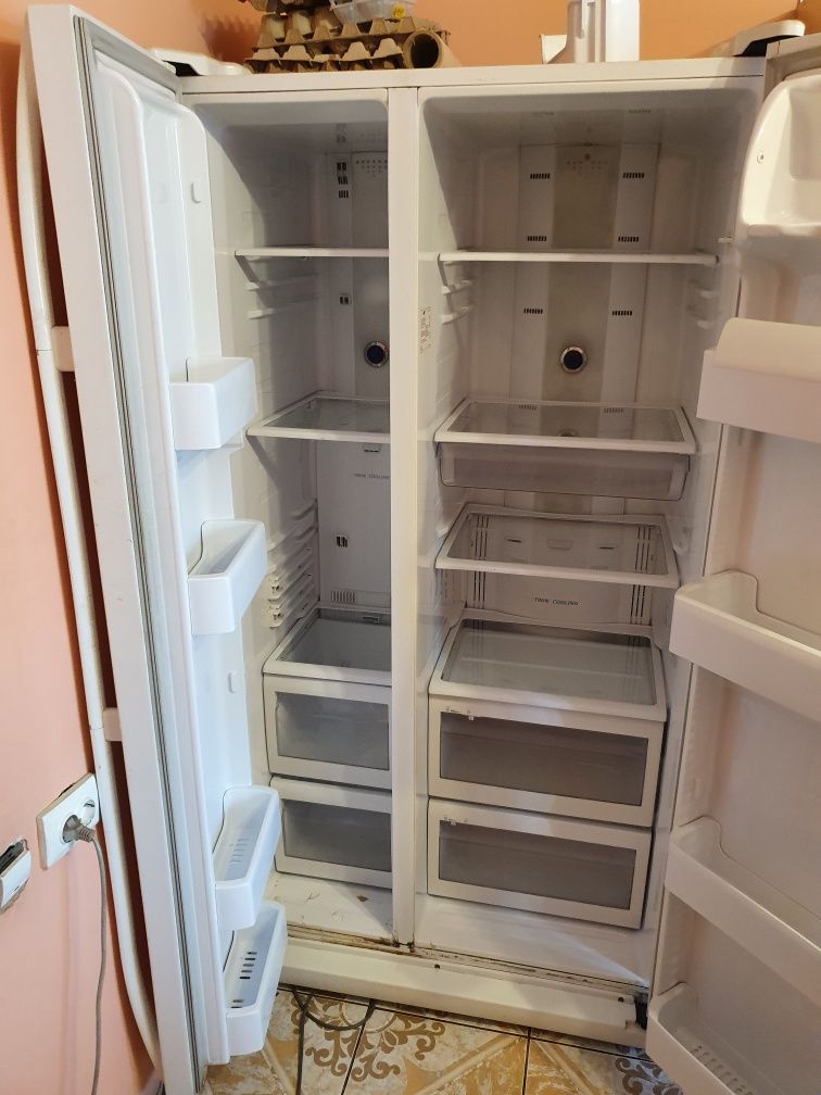 Холодильник двухкамерный samsung