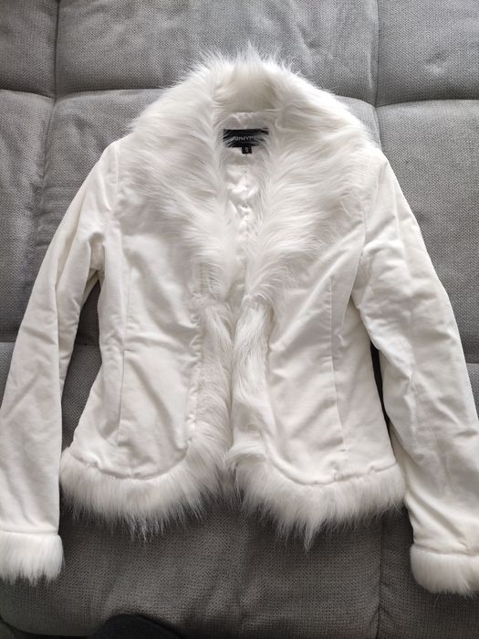 Връхна дреха подходяща за пролет или есен