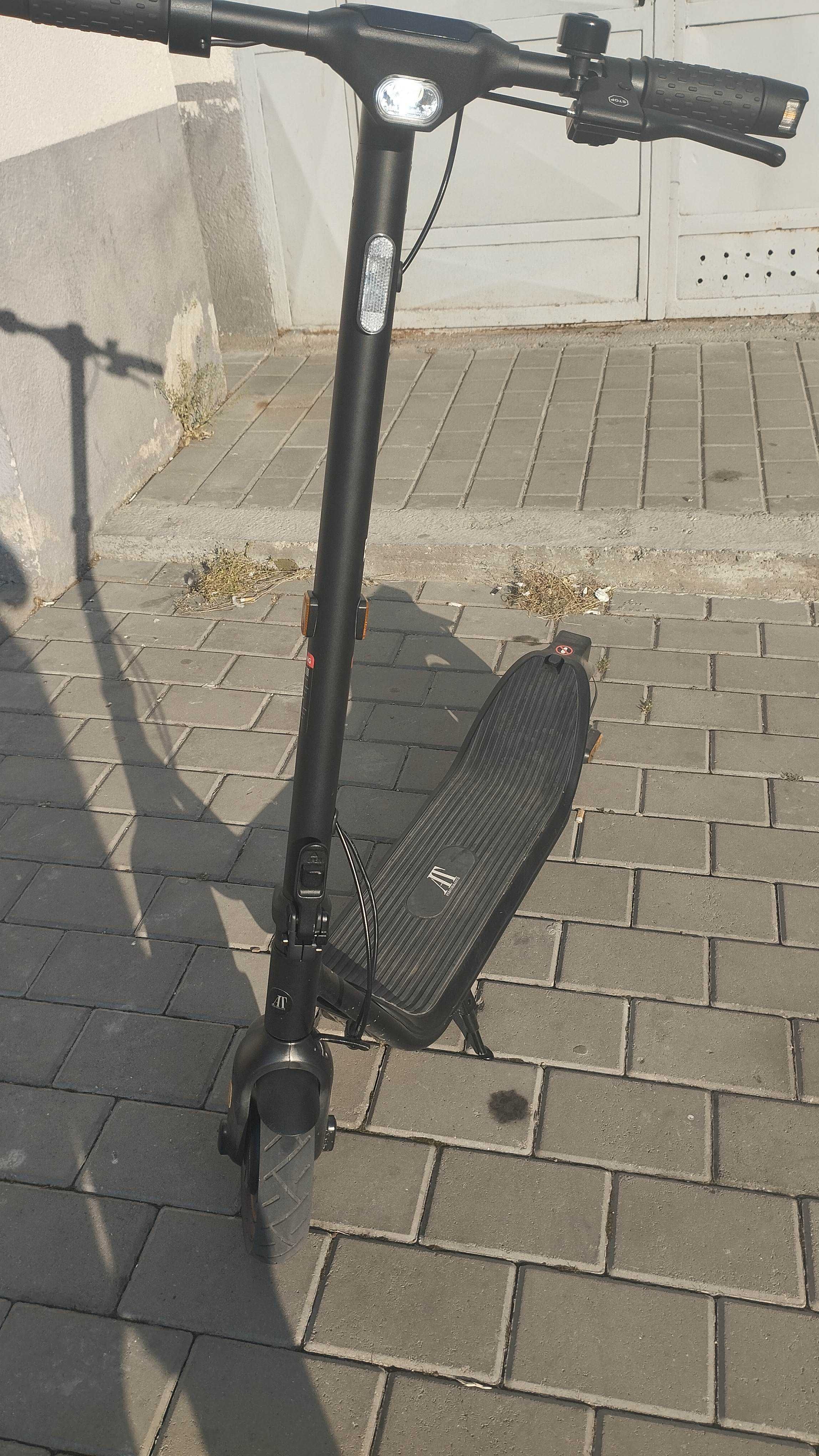 URGENT -Trotineta electrica la 1400 LEI (50% reducere) STARE FOARTE BN