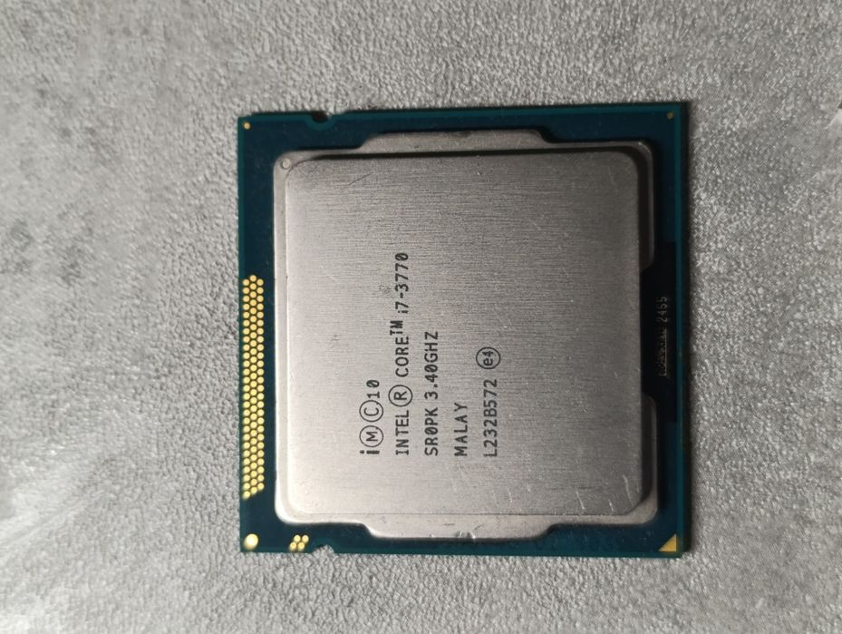 Vand 2 bucati procesor Intel i7 3770 perfect functionale