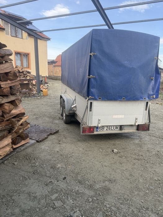 Remorcuta cu prelata