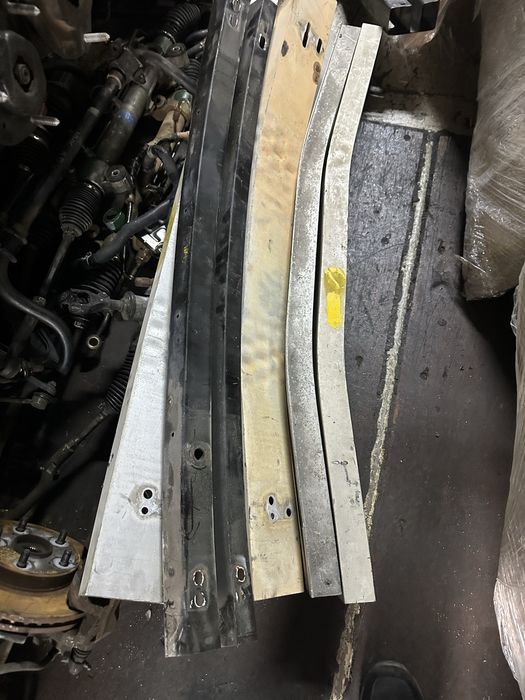 Усилитель бампера на Камри 50