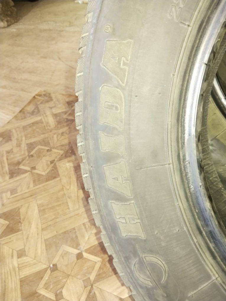 Шины 225*65*r17 в отличном состоянии. Почти новые. Лепучки