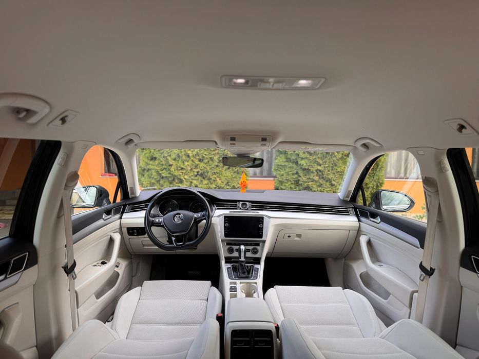 Volkswagen Passat B8 HighLine 2019 2.0TDi 150 CP E6