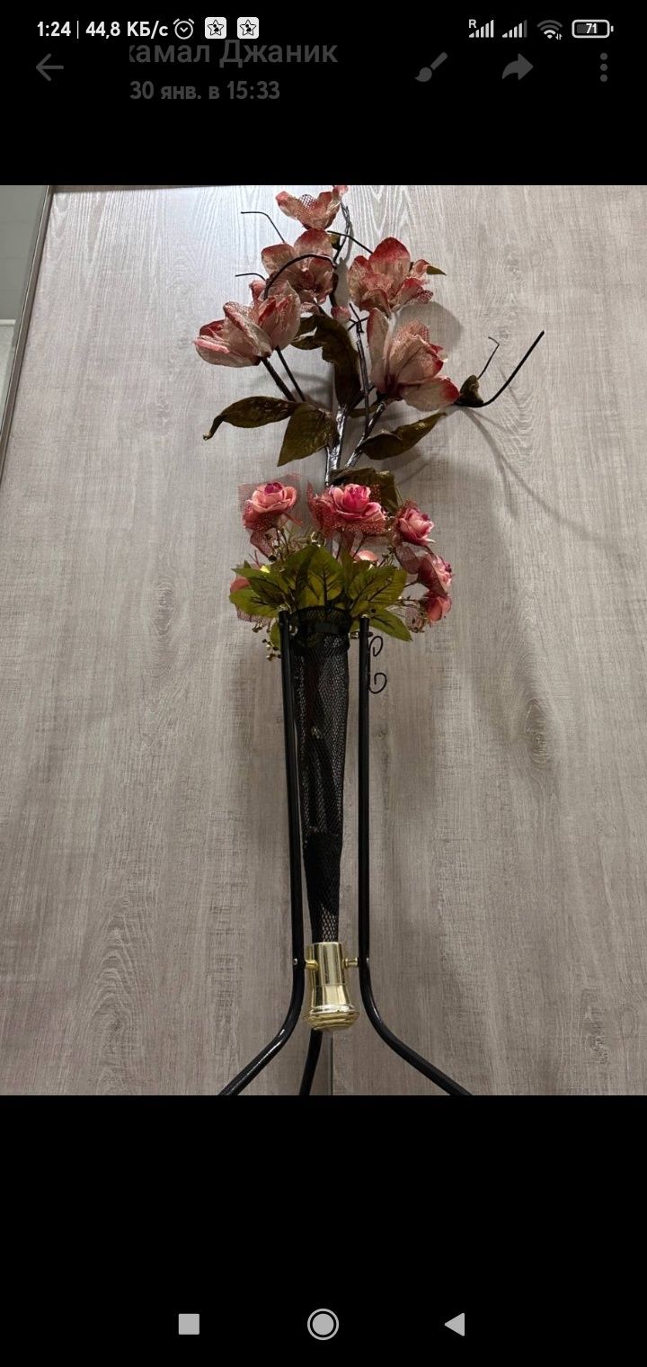 Продам вазы красивые и цветы