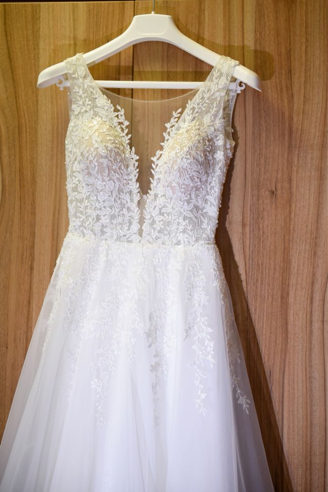 Rochie mireasa in stare foarte buna care iti pune in evidenta silueta
