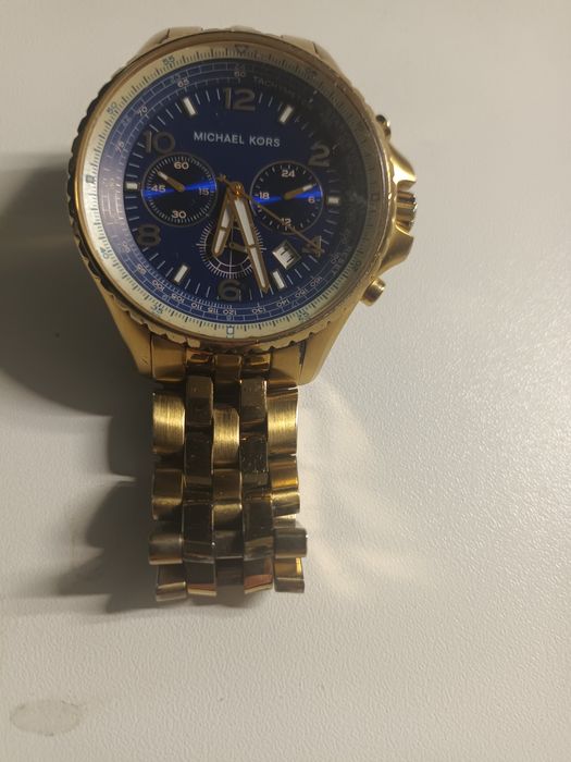 Vand ceas in conditi bune