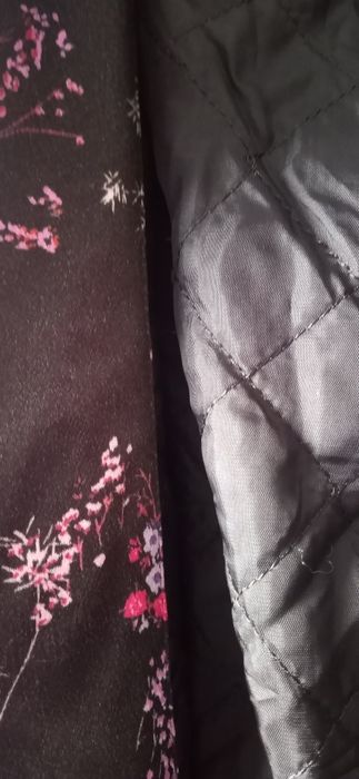 Geacă H&M cu motive florale