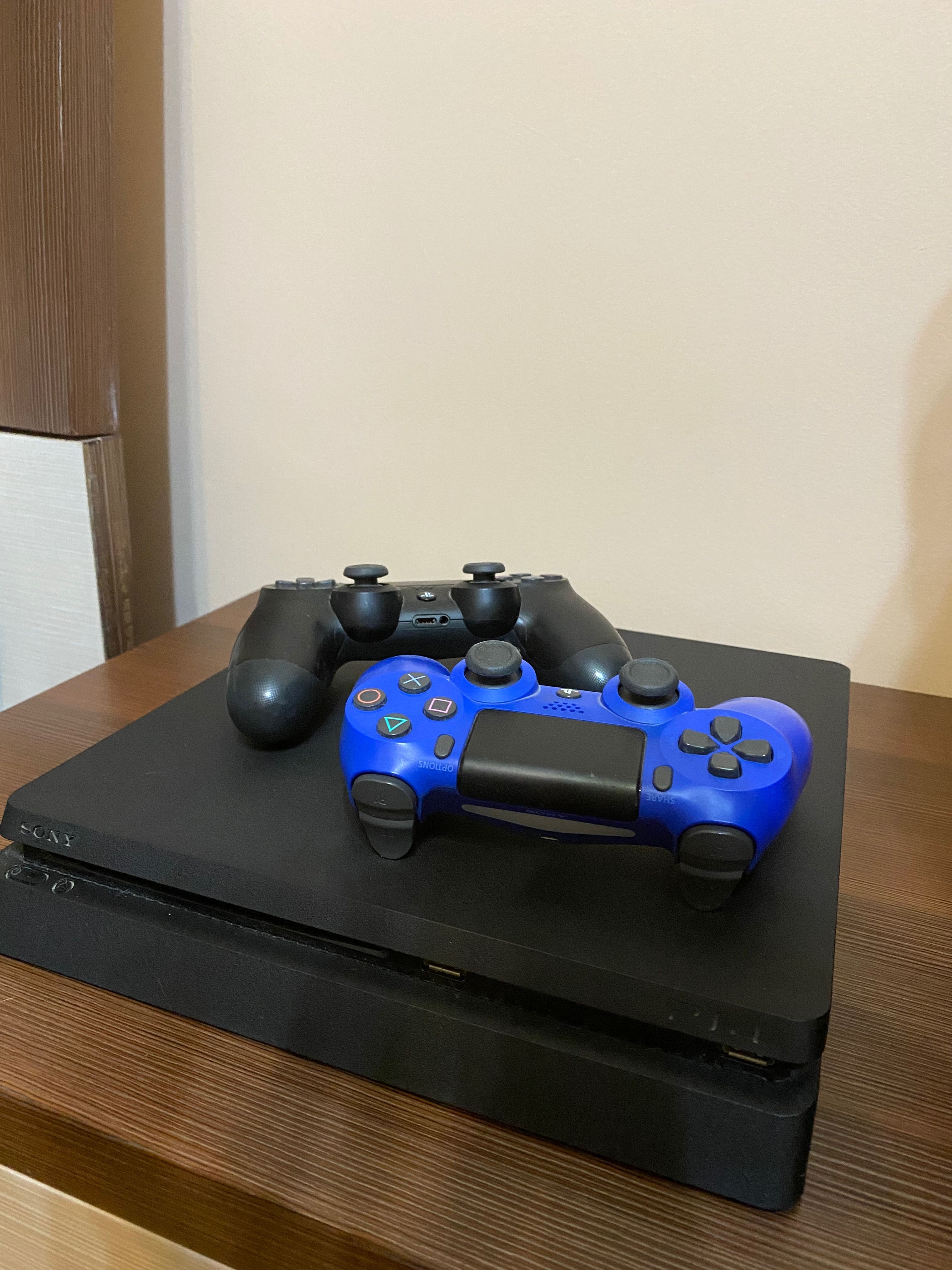 Playstation 4  в хорошем состоянии