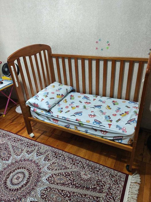 Детская кровать, производство Малайзия, из натурального дерева