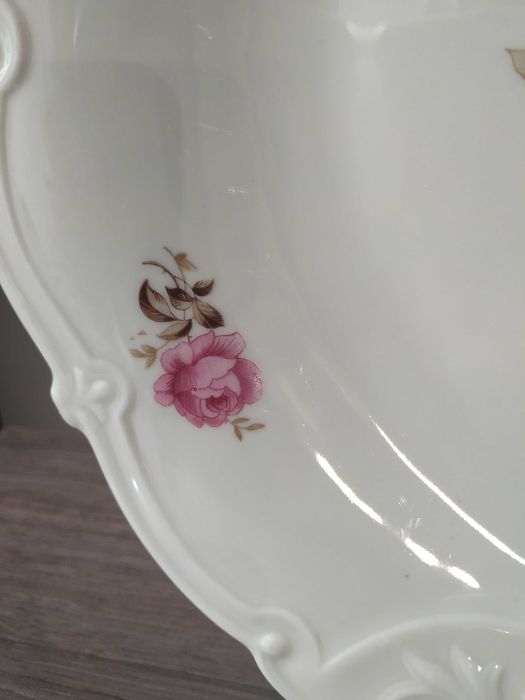 Красиво старо баварско плато , флорални мотиви