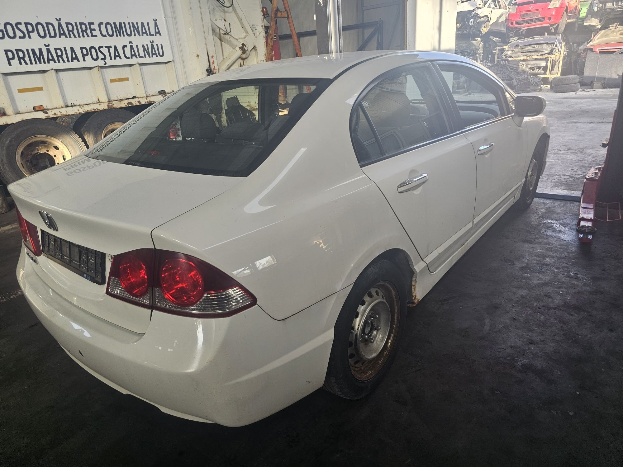 Dezmembrez Honda civic 4Dr 2008