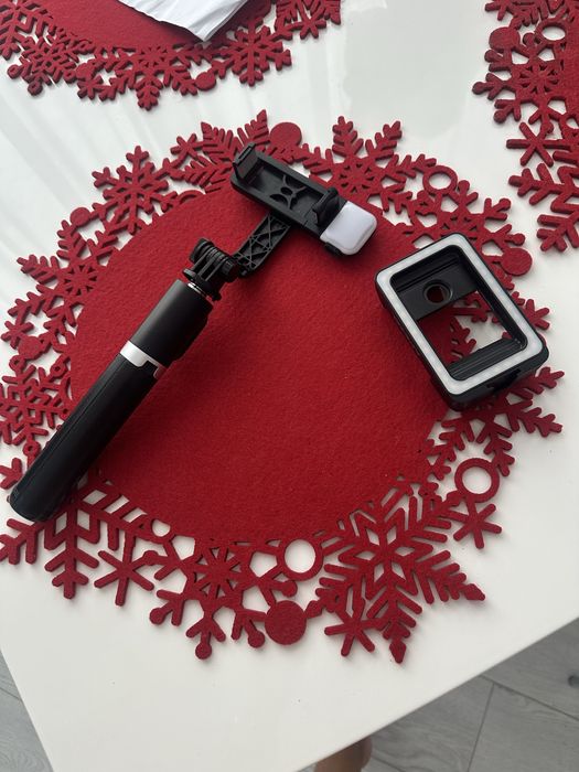 Селфи стик, светлина