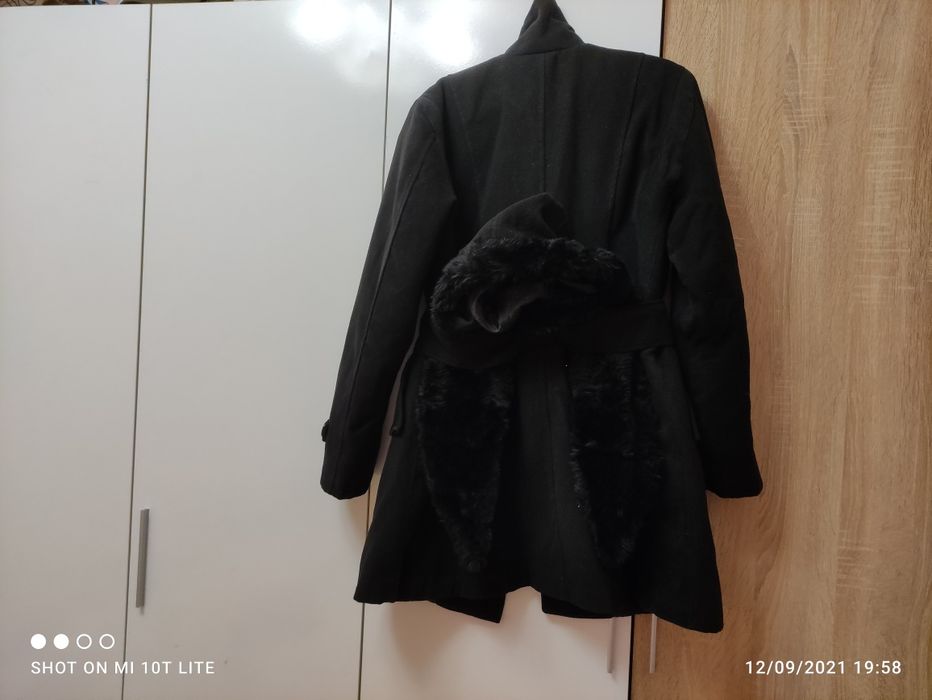 ЗИМНА - ПАРКА ( Палто / Манто ) с Сваляща се Качулка