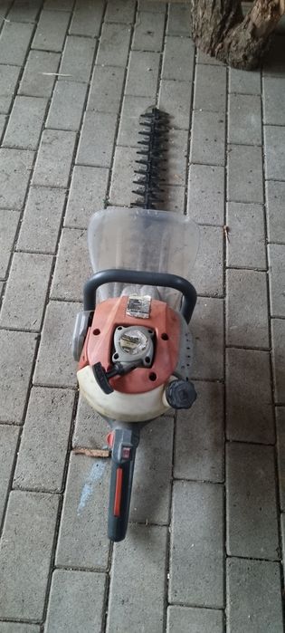 Vând mașină de tuns gard viu pe benzină