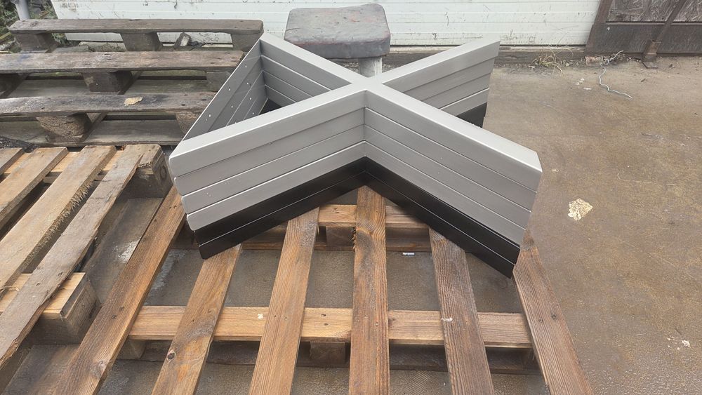 Picioare de masă și scaune vopsite electrostatic