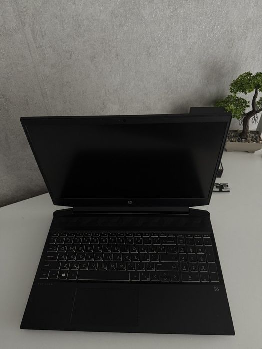 Продавам лаптоп HP Pavilion Gaming 15 в отлично състояние