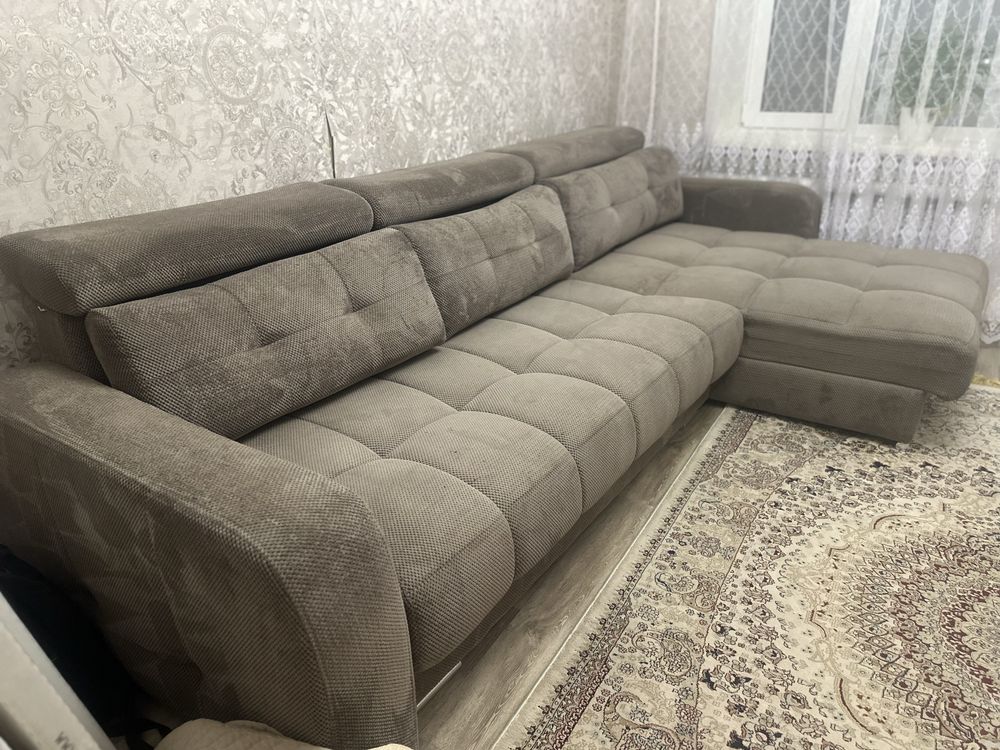 Продам диван угловой.