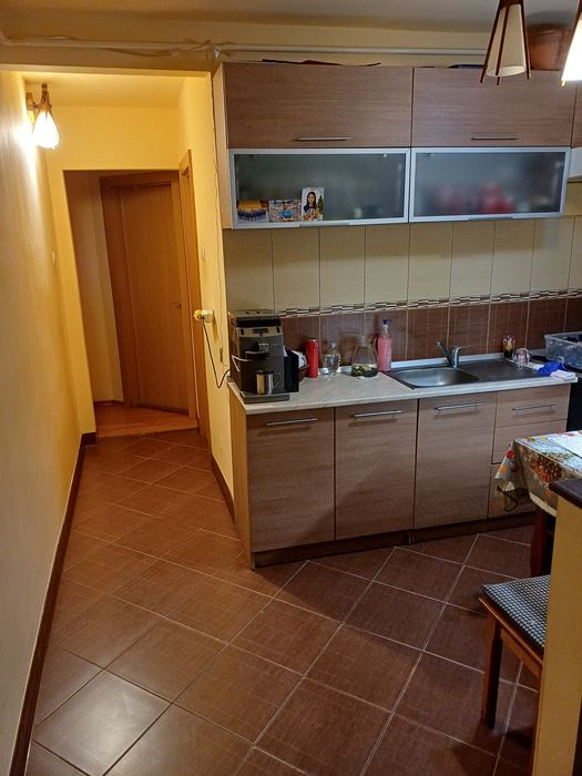 Apartament cu trei camere de vânzare