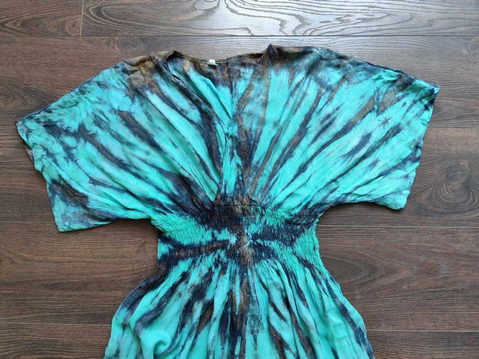 Дълга зелена дамска рокля с прилеп ръкав