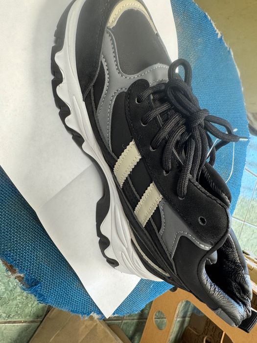 Продавам чисто нови маратонки