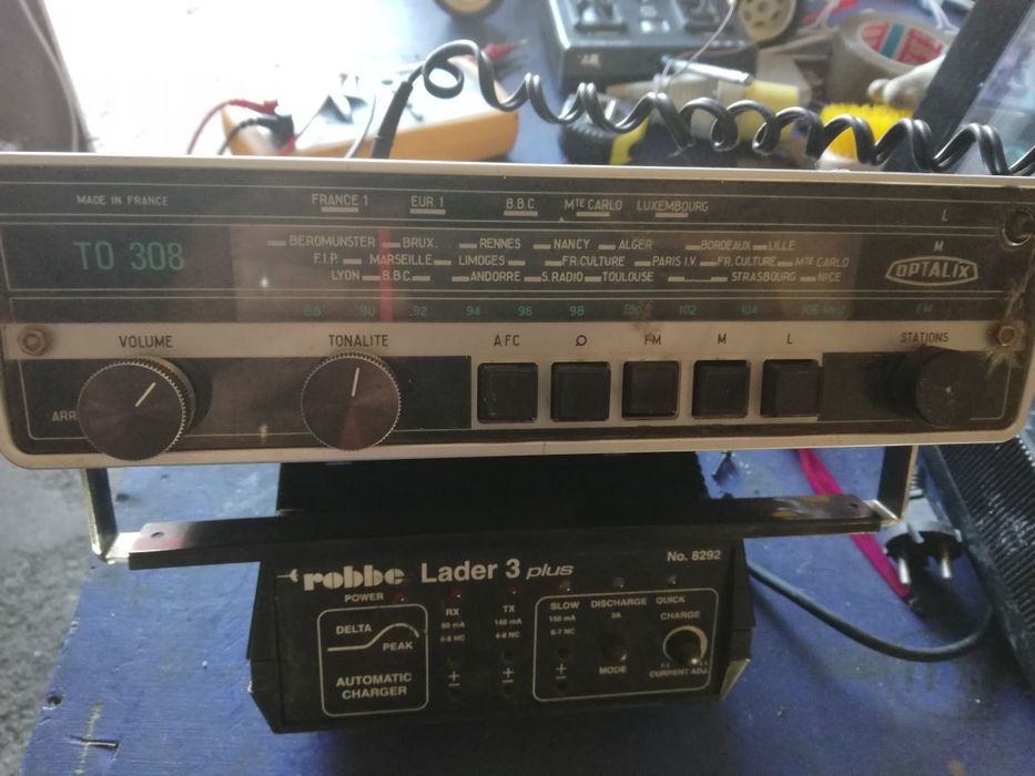 Radio anii 70-80, pick-up Philips și incarcator Bosch 3640 aeg