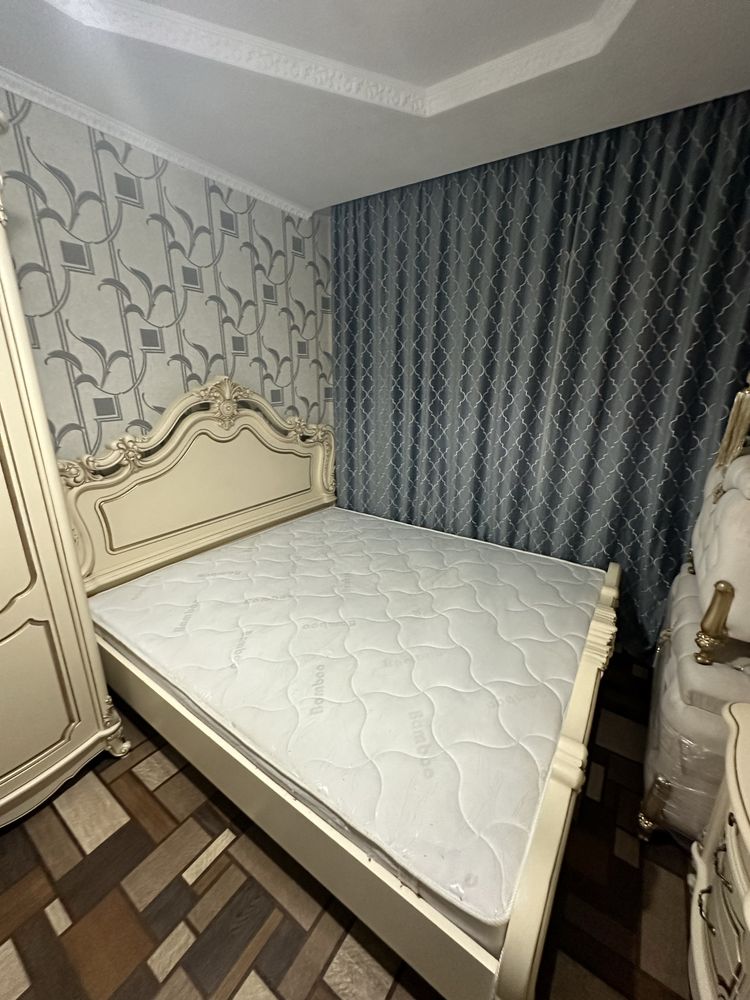 Кроват с матрасом