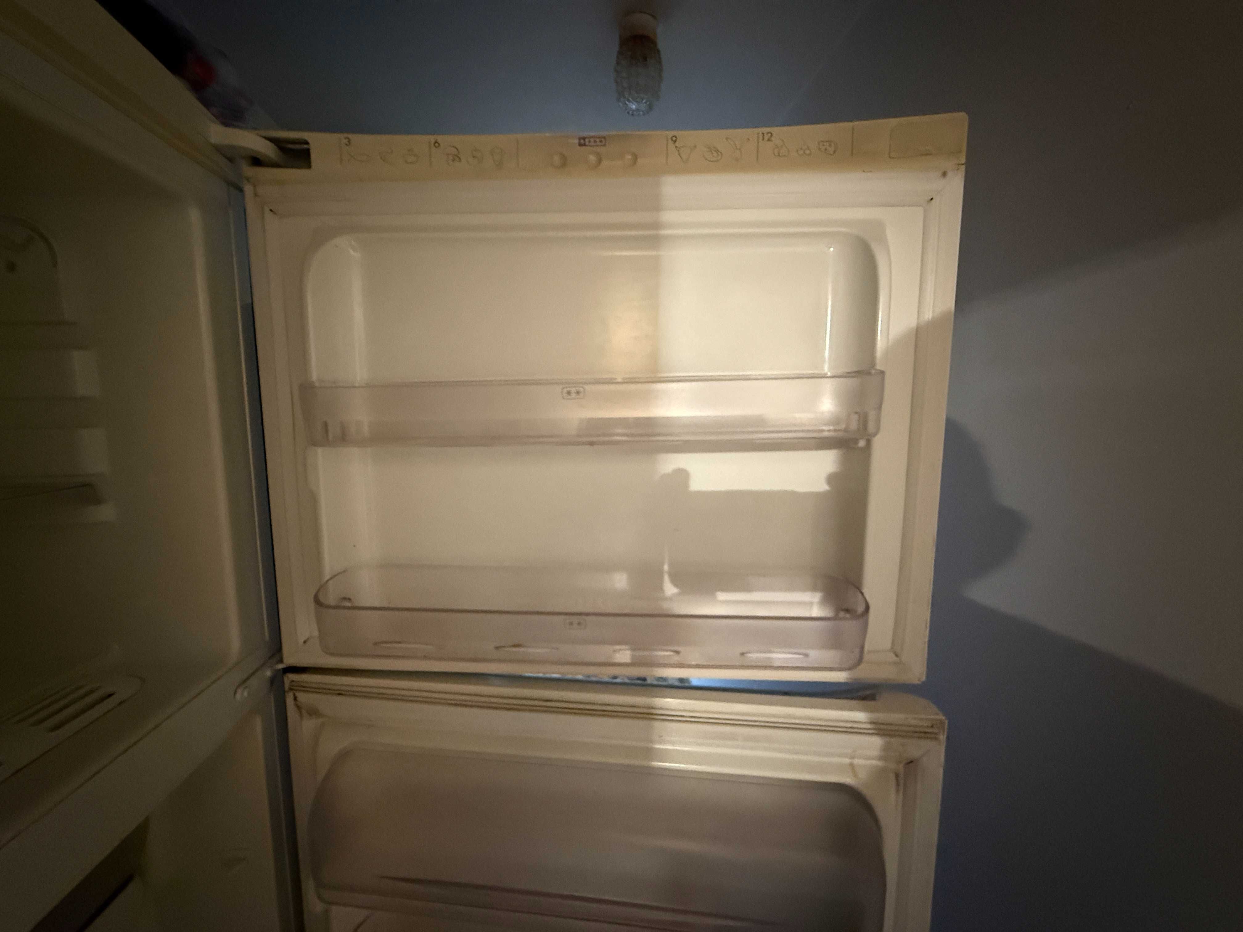 Frigider cu două uși Ariston