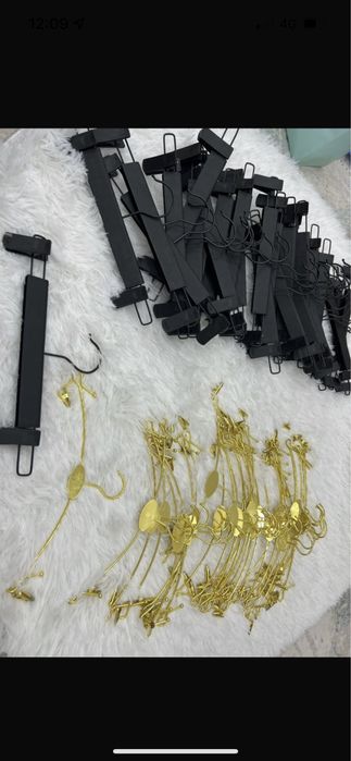 Вешелки продается.