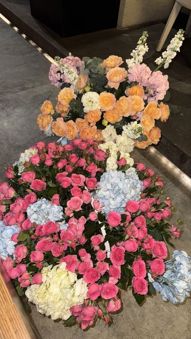 Свежие цветы в корзине