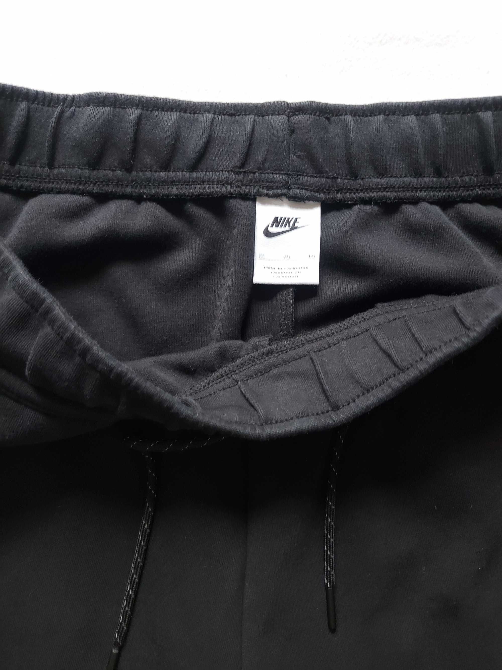 Nike Tech Fleece XL, мъжко долнище ,оригинал ,топ ,229лв