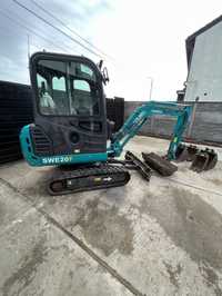 Inchiriez miniexcavator si minicilindru compactor