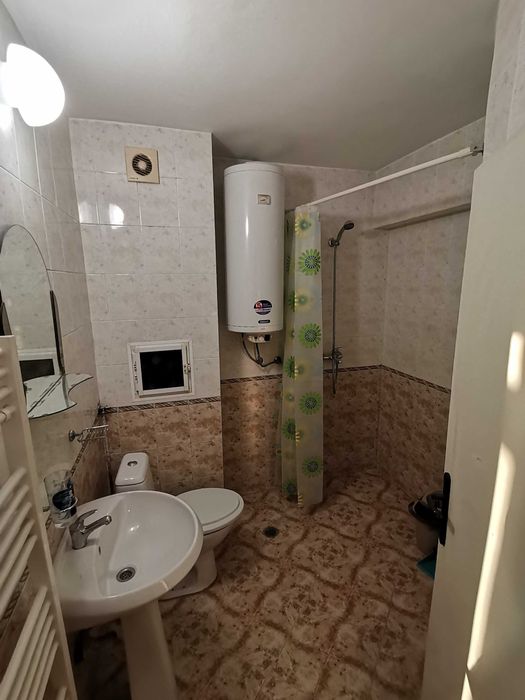 Дава се под наем Двустаен апартамент в Бургас, Славейков - 70 кв.м за 204 € - Снимка #4