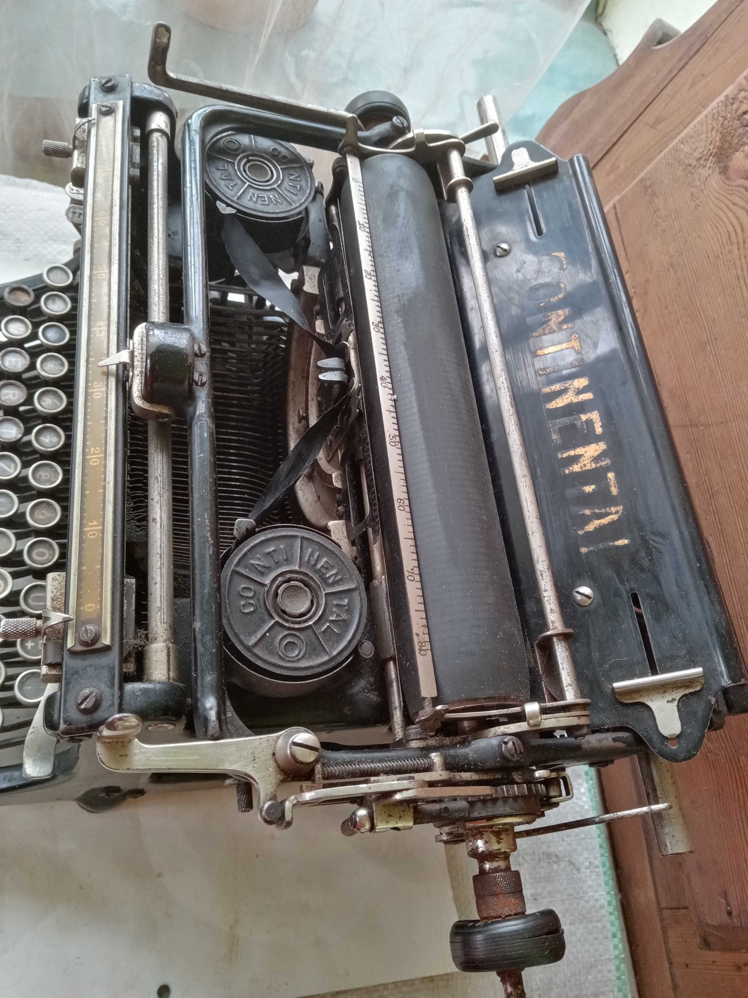 Mașină de scris interbelică Continental
