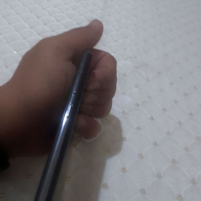 Samsung s10 + holati yangi