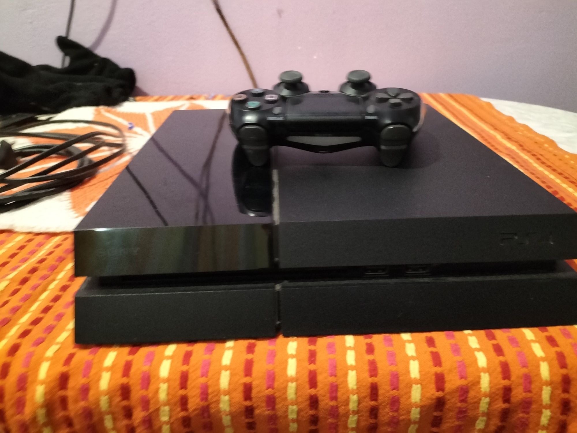 Ps4+2 jocuri+maneta ,600GB