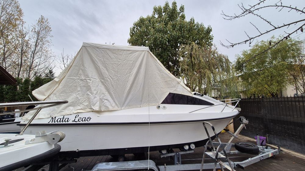 Vand barca semicabinata 5.5 m lungime