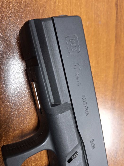 GLOCK 17 Gen4 UMAREX CO 2 4,5mm -чисто нов